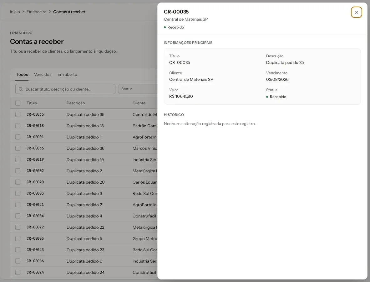 Cada título tem cliente, descrição, vencimento, valor, situação e histórico.